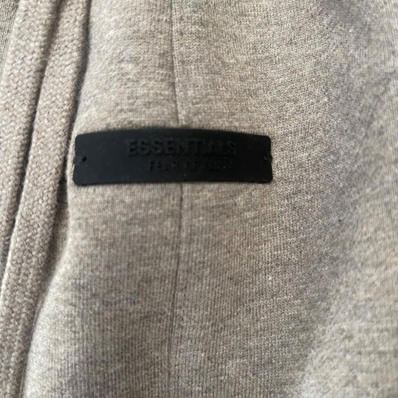 AUTHENTIC Fear of God ESSENTIALS Crest Essential Sweatpants Sz M - SOLD OUT - - Picture 6 of 13